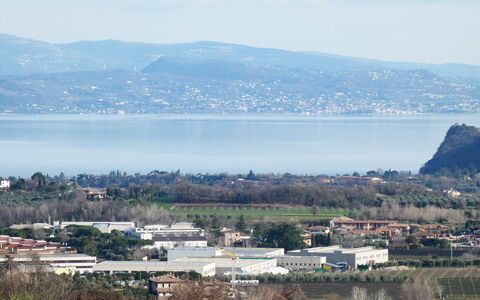 Villa Paradiso: L'Eau, Nuage, Ciel, Ressources En Eau, Jour, Montagne, La Nature, Bleu Azur, Arbre, Montagnes