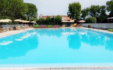 Suite Mareconero: L'Eau, Propriété, Ciel, Bleu Azur, Plante, Piscine, Arbre, Loisir, Composite