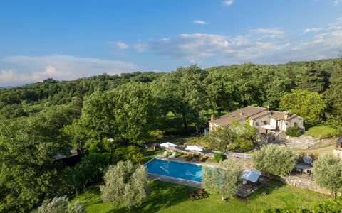 Villa Ida: Nuage, Ciel, Plante, Écorégion, Paysage Naturel, Arbre, Montagnes, Lot Terre, Cumulus, Immobilier