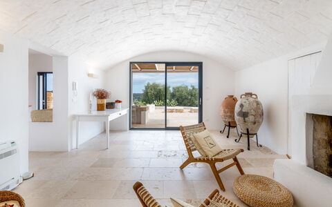 Villa La Selva: Propriété, Meubles, Bâtiment, Bois, Confort, Design Intérieur, Cadre, Sol, Plante D'Appartement, Sol