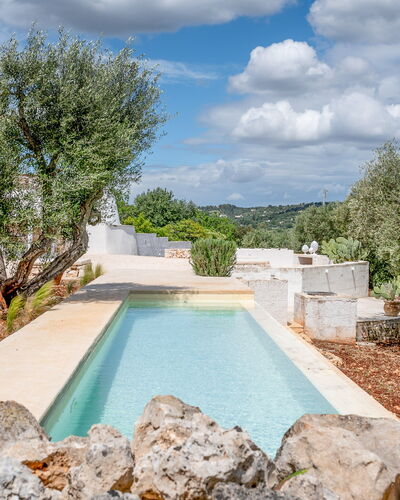Villa La Selva: L'Eau, Nuage, Propriété, Plante, Ciel, Paysage Naturel, Arbre, Plan D'Eau, Piscine, Herbe