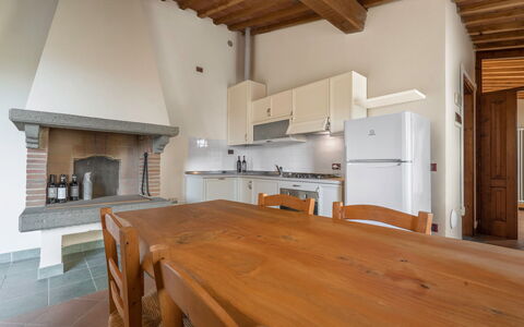 Casolare Torre With Pool And Ac: Bois, Sol, Plafond, Design Intérieur, Meubles, Domicile, Sol, Cuisine, Cabinetry, Pièce