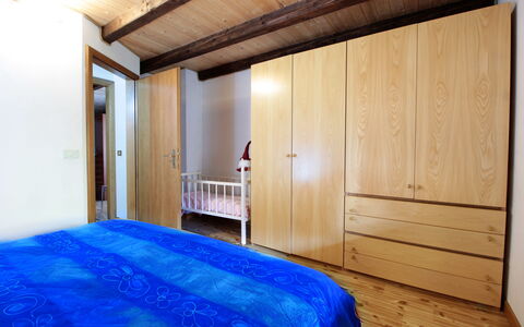 Baita a Pieve Tesino Mountain And Lake: Meubles, Propriété, Bâtiment, Confort, Bois, Fenêtre, Design Intérieur, Sol, Maison, Sol