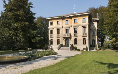 Villa Paola In Padova With Ac: Plante, Bâtiment, Propriété, Ciel, Fenêtre, Arbre, Herbe, Façade, Teintes Et Ombres
