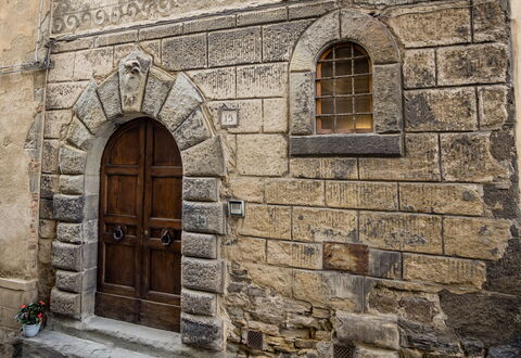 Rose's Palace: Propriété, Fenêtre, Bois, Porte, Brickwork, Architecture, Bâtiment, Brique, Façade