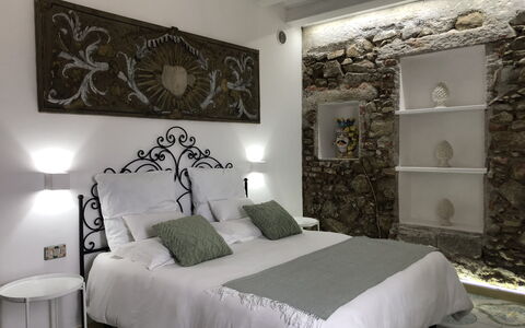 San Noto House With Pool Ac Wifi: Meubles, Propriété, Cadre, Plante, Confort, Bâtiment, Cadre De Lit, Design Intérieur, Bois, Éclairage