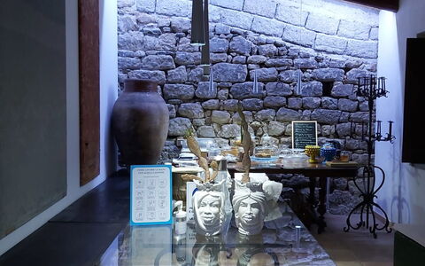 San Noto House With Pool Ac Wifi: Meubles, Table, Bois, Bâtiment, Design Intérieur, Sol, Sol, Salon, Cuisine, Dur