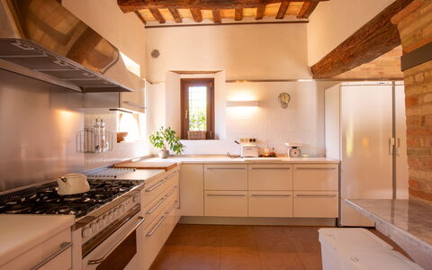 Villa Gelso: Cabinetry, Comptoir, Propriété, Robinet, Meubles, Évier, Bâtiment, Cuisine, Bois, Evier