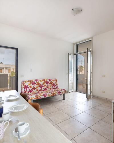 Andromeda Apartment In Gallipoli: Meubles, Table, Vaisselle, Bâtiment, Bois, Confort, Design Intérieur, Sol, Sol
