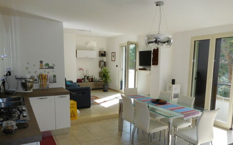 Loft San Giovanni in Gallipoli: Meubles, Table, Bâtiment, Plante, Plante D'Appartement, Cabinetry, Design Intérieur, Bois, Chaise, Cuisine