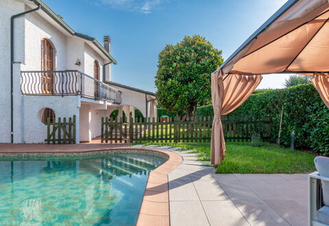 Villa i Portici: L'Eau, Plante, Ciel, Propriété, Fenêtre, Bâtiment, Bleu Azur, Piscine, Architecture, Arbre