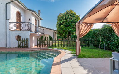 Villa i Portici: L'Eau, Plante, Ciel, Propriété, Fenêtre, Bâtiment, Bleu Azur, Piscine, Architecture, Arbre