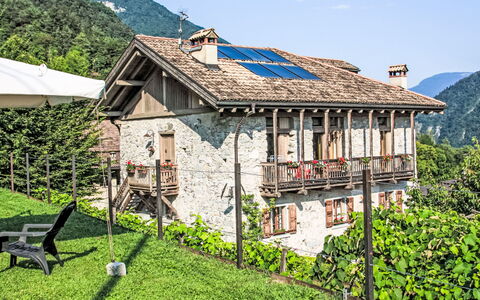 La Meridiana: Plante, Ciel, Propriété, Bâtiment, Fenêtre, Montagne, Paysage Naturel, Chalet, Maison, Lot Terre