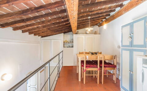 Belle Donne Apartment, Tornabuoni, Florence, Wifi: Propriété, Fenêtre, Bois, Design Intérieur, Architecture, Table, Porte, Cabinetry, Tache De Bois, Sol