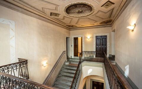 Appartamento Vagnucci: Propriété, Cadre, Lumière, Bois, Escaliers, Éclairage, Design Intérieur, Architecture, Salle, Bâtiment
