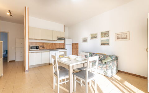 Apartment Living In Baia Verde - Gallipoli: Meubles, Table, Cabinetry, Bâtiment, Cadre, Bois, Design Intérieur, Maison, Sol, Salon