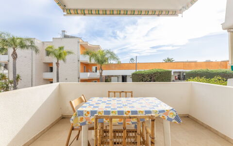Apartment Living In Baia Verde - Gallipoli: Ciel, Table, Nuage, Propriété, Bâtiment, Bleu Azur, Chaise, Ombre, Design Intérieur, Architecture
