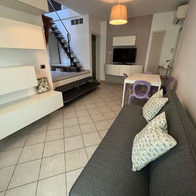 Bell'aria Apartment: Propriété, Bâtiment, Confort, Éclairage, Bois, Design Intérieur, Architecture, Lampe, Sol, Sol