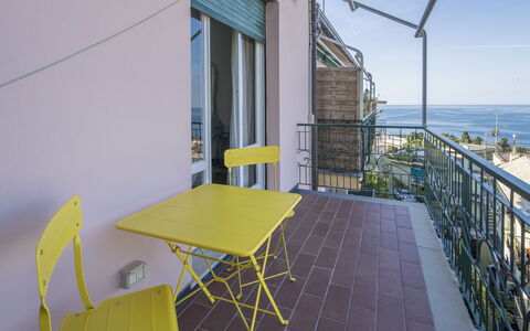 Pieve Ligure Seaside View, Wifi: Balcon, Appartement, Chaise, Mobilier De Jardin, Balustrade, Ombre, Clôture, Recours, Eco Hôtel, Plante D'Appartement