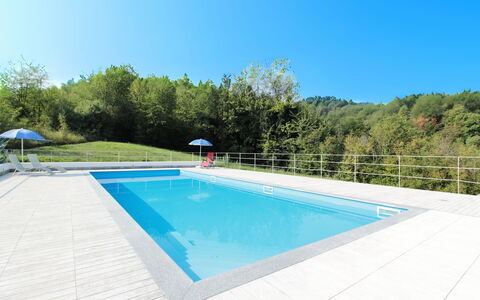 La Casa Dei Nonni, House With Private Pool, Torino: L'Eau, Ciel, Piscine, Rectangle, Bâtiment, Ombre, Plante, Arbre, Maison, Mobilier De Jardin