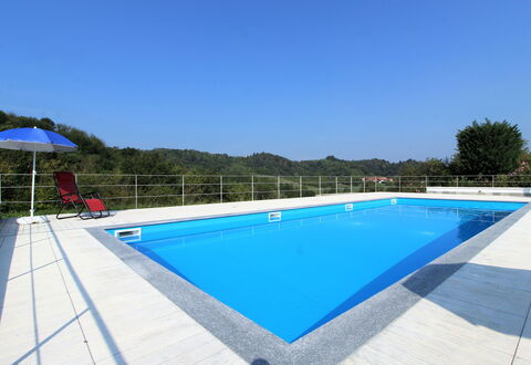 La Casa Dei Nonni, House With Private Pool, Torino: L'Eau, Ciel, Bâtiment, Propriété, Piscine, Bleu Azur, Rectangle, Arbre, Maison, Mobilier De Jardin