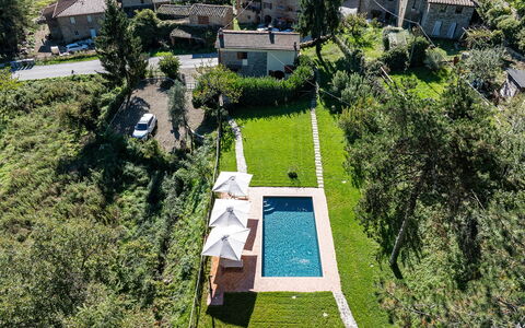 Villa Chicco: Propriété, Plante, La Nature, Bâtiment, Arbre, Herbe, Végétation, Lot Terre, Design Urbain, Biome