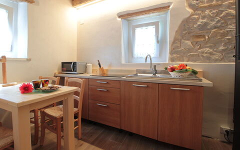 Baita Tersilia Mountain And Lake, Veneto: Meubles, Bois, Sol, Design Intérieur, Comptoir, Cuisine, Sol, Appareil De Cuisine, Luminaire Plomberie, Vaisselle