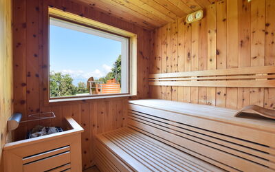 Baita Tersilia Mountain And Lake, Veneto: Propriété, Bois, Fenêtre, Design Intérieur, Bâtiment, Plante, Tache De Bois, Sol, Cabinetry