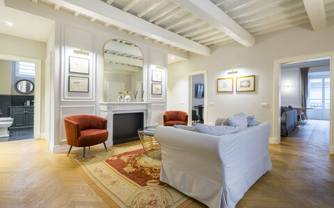 Albizi Penthouse Luxury Apartment In Florence By P: Cadre, Propriété, Meubles, Confort, Bois, Design Intérieur, Bâtiment, Sol, Sol, Mur