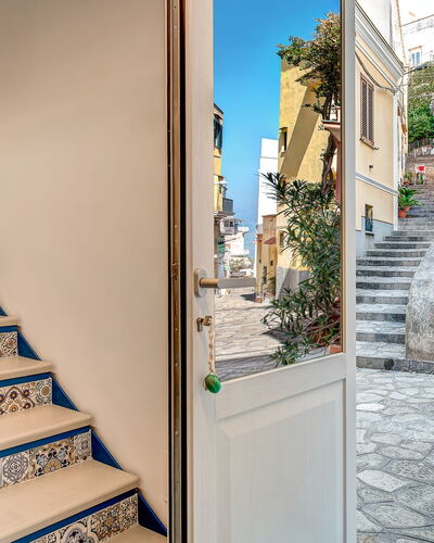 Casetta Di Laura In Massa Lubrense: Plante, Propriété, Bâtiment, Bleu Azur, Fenêtre, Maison, Pot De Fleur, Bois, Escaliers, Plante D'Appartement