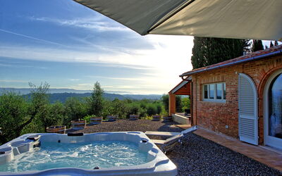 Casa Andrea: L'Eau, Ciel, Nuage, Plante, Fenêtre, Bâtiment, Piscine, Bleu Azur, Ombre, Architecture