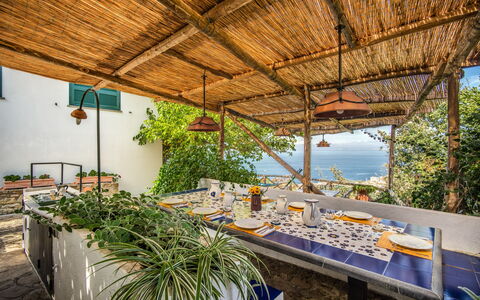 Villa Solaria with Private Pool: Propriété, Plante, Table, Ombre, Mobilier De Jardin, Chaise, Design Urbain, Immobilier, Loisir, Arbre