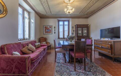 Orazio Liberty House,Lunigiana, Nature: Meubles, Propriété, Cadre, Bâtiment, Table, Canapé, Cabinetry, Violet, Bois, Éclairage