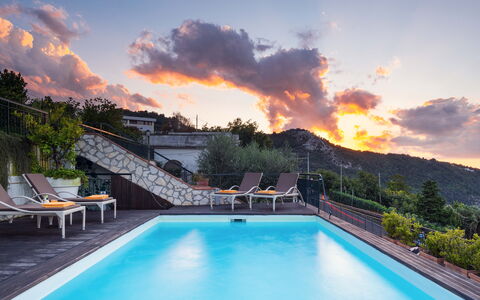 Villa Golfo Di Napoli With Private Pool: L'Eau, Nuage, Ciel, Plante, Meubles, Bâtiment, La Nature, Piscine, Bleu Azur, Arbre