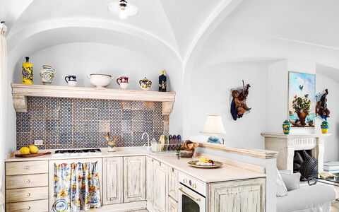 Villa Golfo Di Napoli With Private Pool: Propriété, Meubles, Cabinetry, Produit, Design Intérieur, Éclairage, Rayonnage, Sol, Bois