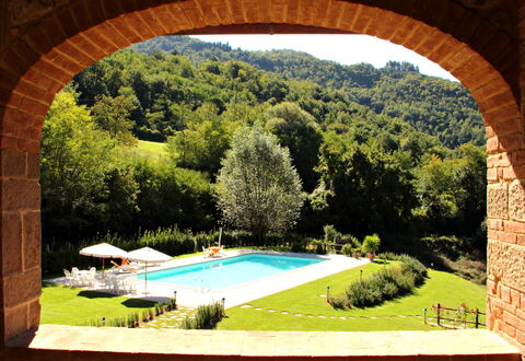 Residence Marino: Propriété, Piscine, Paysage Naturel, Herbe, Biens, Architecture, Maison, Arbre, Immobilier, Paysage