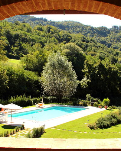 Residence Marino: Propriété, Piscine, Paysage Naturel, Herbe, Biens, Architecture, Maison, Arbre, Immobilier, Paysage