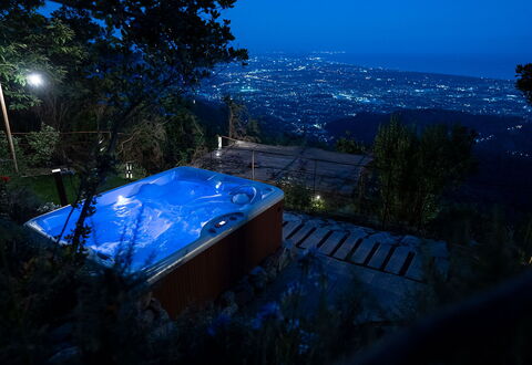 La Casa Sul Forte: Ciel, Plante, Bleu, Arbre, Bâtiment, Piscine, Ombre, Paysage, Toit, Loisir