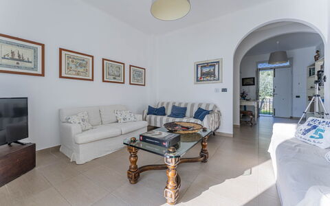 Breath-taking Portofino Promontory Seaview: Meubles, Design Intérieur, Sol, Canapé, Sol, Plafond, Pièce, Salon, Table, Domicile