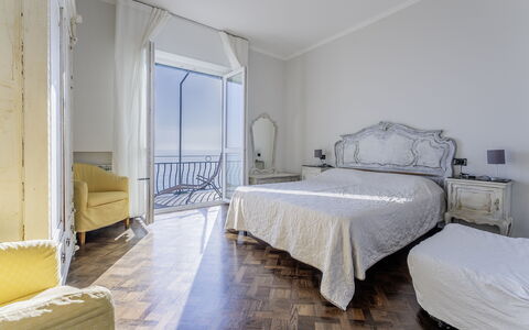 Breath-taking Portofino Promontory Seaview: Chambre, Drap De Lit, Literie, Sol, Lit, Linge, Appartement, Mer, Cadre De Lit, Océan