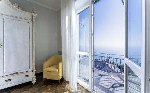 Breath-taking Portofino Promontory Seaview: Sol, Sol, Design Intérieur, Meubles, Appartement, Mer, Pièce, Porte, Parquet, Océan