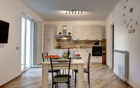 Clementine Country House: Meubles, Propriété, Table, Cabinetry, Fenêtre, Bois, Comptoir, Design Intérieur, Chaise, Sol