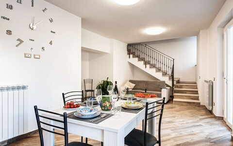 Clementine Country House: Table, Meubles, Propriété, Chaise, Bois, Design Intérieur, Éclairage, Sol, Vaisselle, Sol