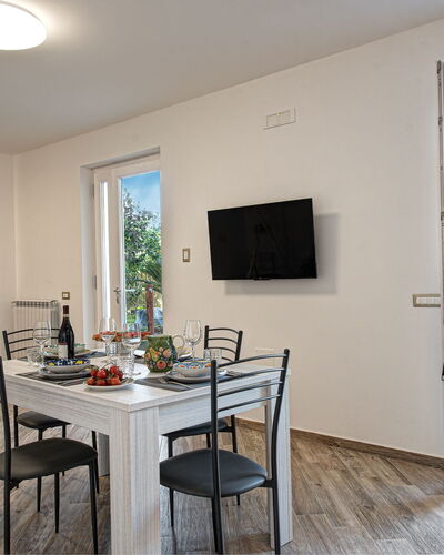 Clementine Country House: Table, Meubles, Propriété, Chaise, Bois, Design Intérieur, Plante, Sol, Sol