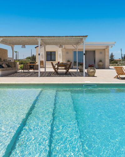 Villa Paolina: L'Eau, Ciel, Piscine, Bleu Azur, Plante, Ombre, Mobilier De Jardin, Loisir, Composite, Immobilier