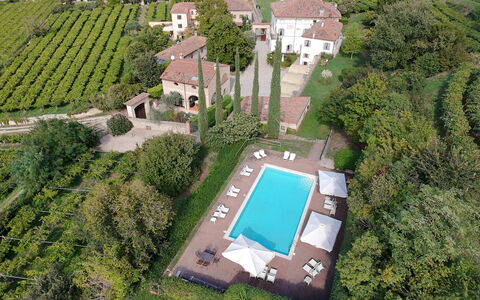 Il Vigneto, Verona, Pool, Wifi: Plantation, Biens, Vue Du Ciel, Jardin, Agriculture, Aménagement Paysager, Hacienda, Eco Hôtel, Villa, Photographie Aérienne