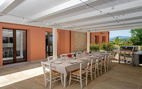 Relais Tenuta Santori: Table, Meubles, Propriété, Chaise, Plante, Bois, Design Intérieur, Sol, Sol, Ombre