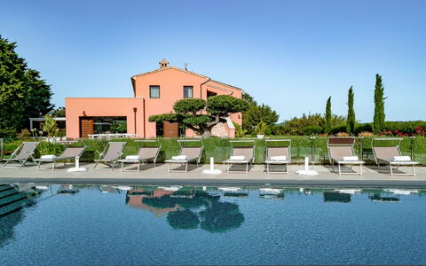 Relais Tenuta Santori: L'Eau, Ciel, Plante, Bleu Azur, Arbre, Bâtiment, Plan D'Eau, Paysage Naturel, Design Urbain, Loisir