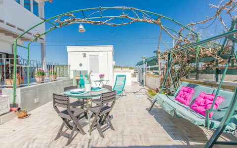 Casa Laura: Appartement, Balcon, Chaise, Mobilier De Jardin, Pot De Fleur, Tableau De Plein Air, Plante D'Appartement, Patio, Hôtel, Cour