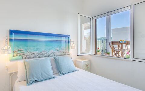 Casa Laura: Bleu, Design Intérieur, Chambre, Mer, Linge, Appartement, Literie, Océan, Balcon, Lit